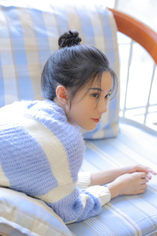 女邻居掀开短裙让我挺进电影